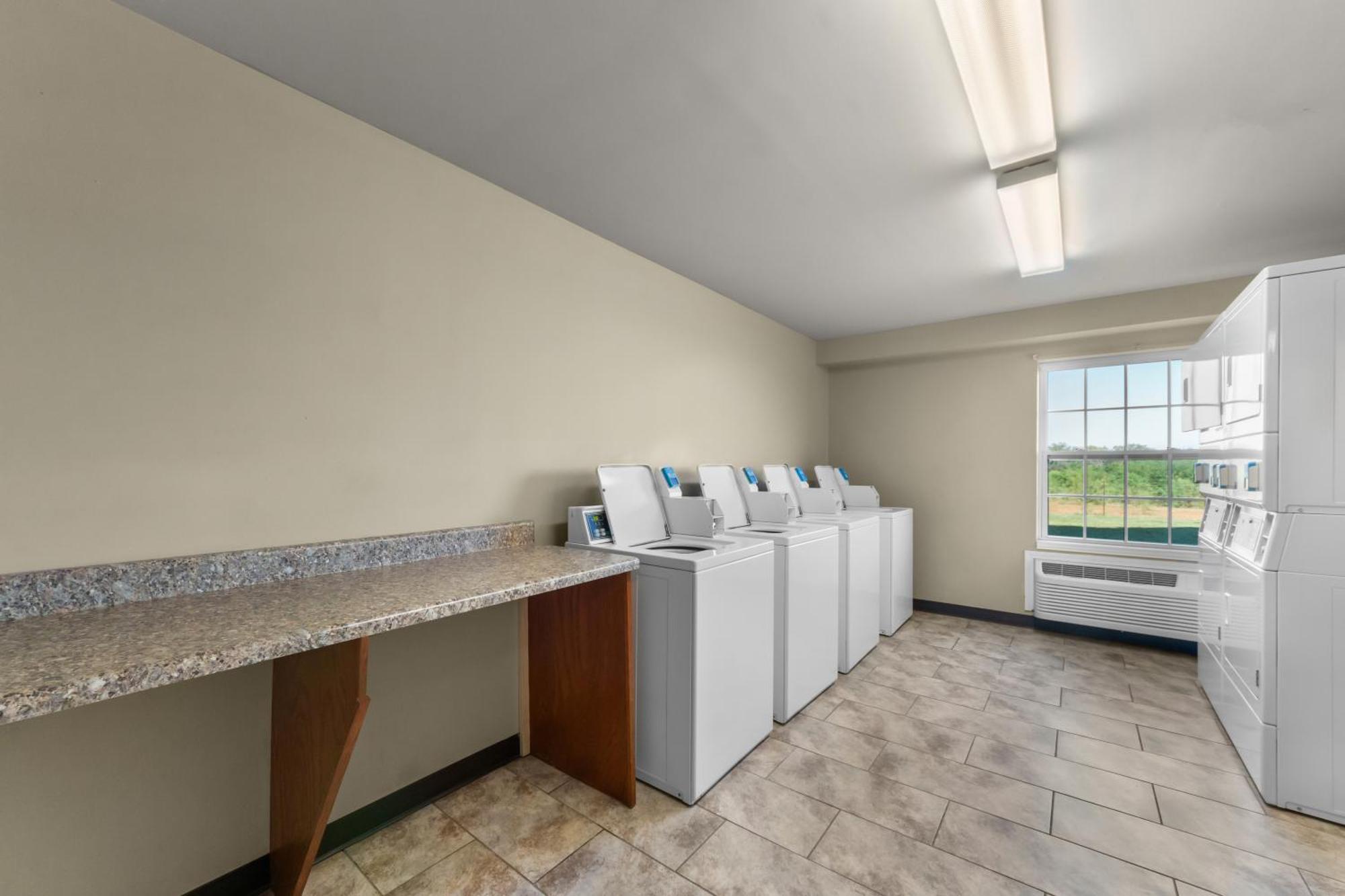 Risewell Kitchen Suites Pleasanton Exterior foto
